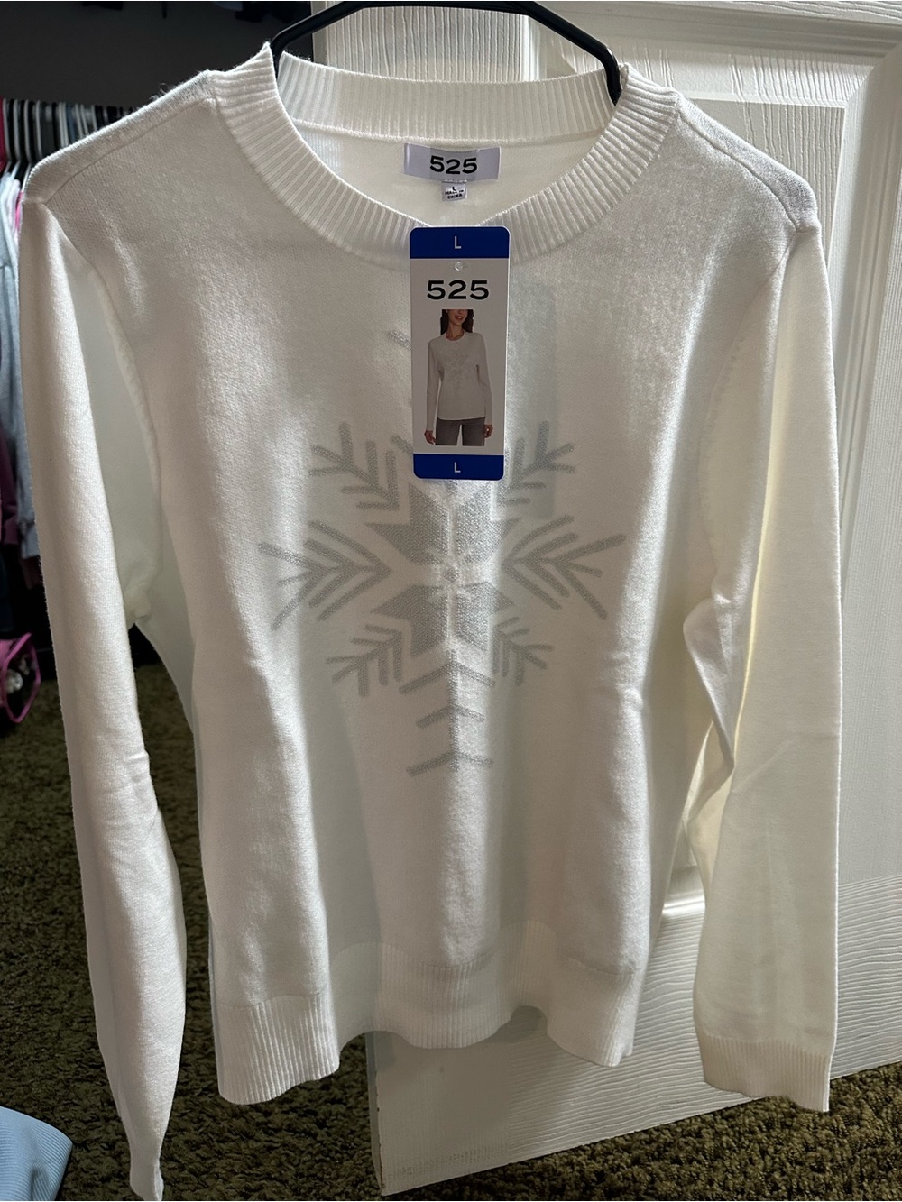 NWT 525 Women's White Snowflake Crewneck Sweater Large